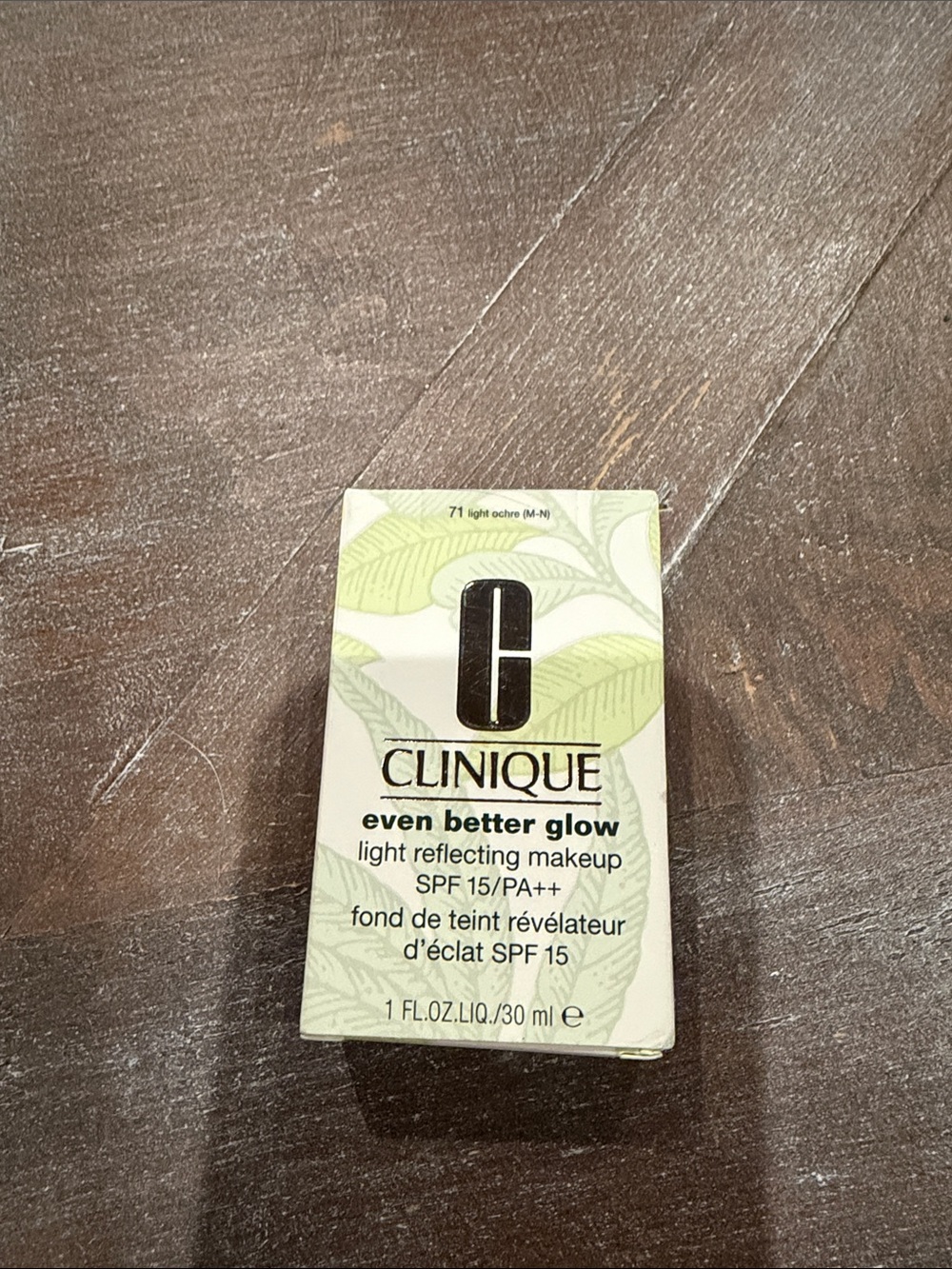Clinique Even Better Glow Light Reflecting Makeup - Light Ochre Shade